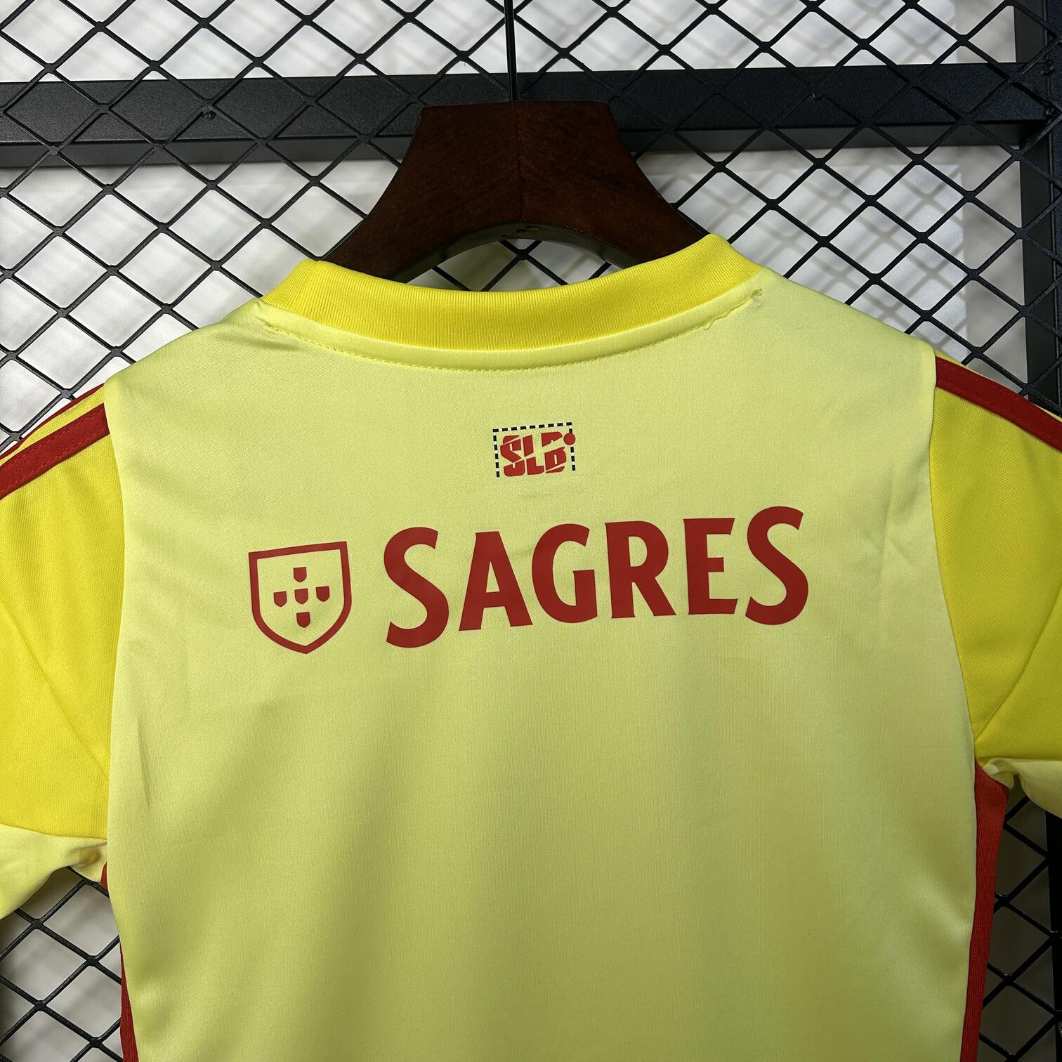 BENFICA PORTERO 25/26 CONJUNTO INFANTIL