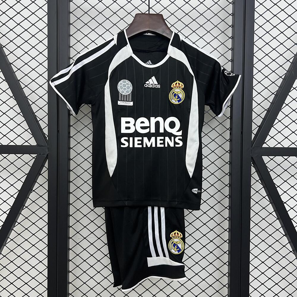 REAL MADRID II 06/07 CONJUNTO INFANTIL (RETRO)