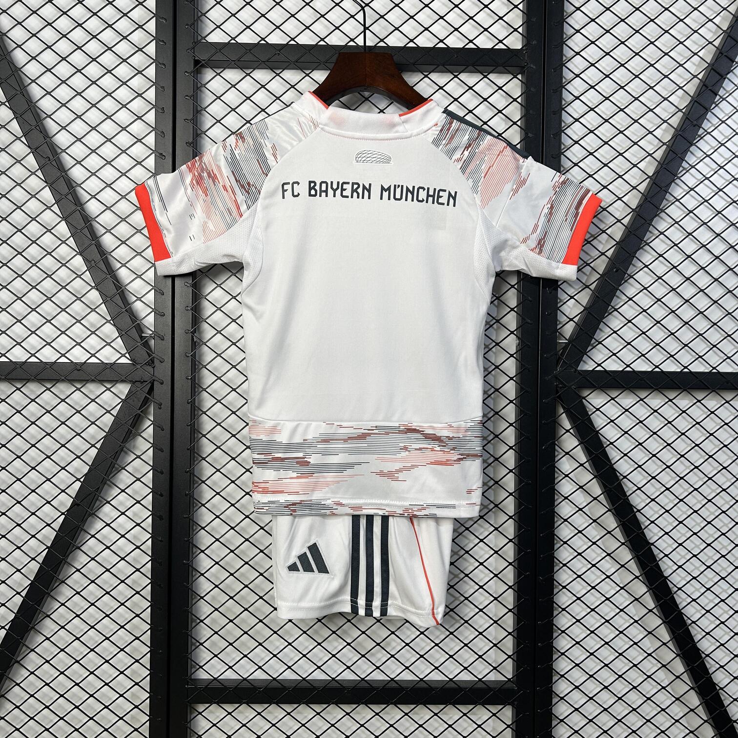 BAYERN DE MUNICH II 25/26 CONJUNTO INFANTIL