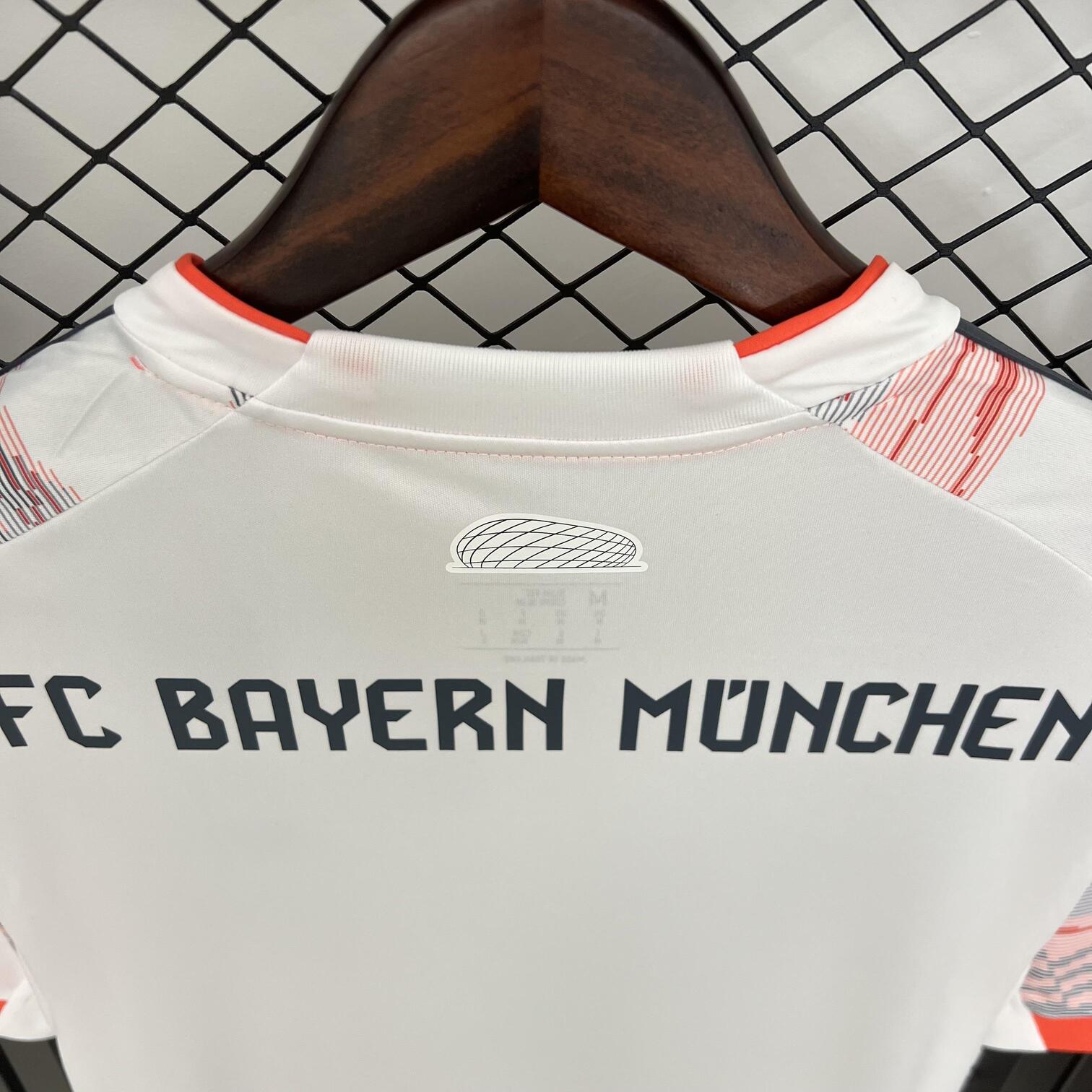 BAYERN MUNICH III 25/26 HOMBRE