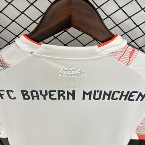 BAYERN MUNICH III 25/26 HOMBRE