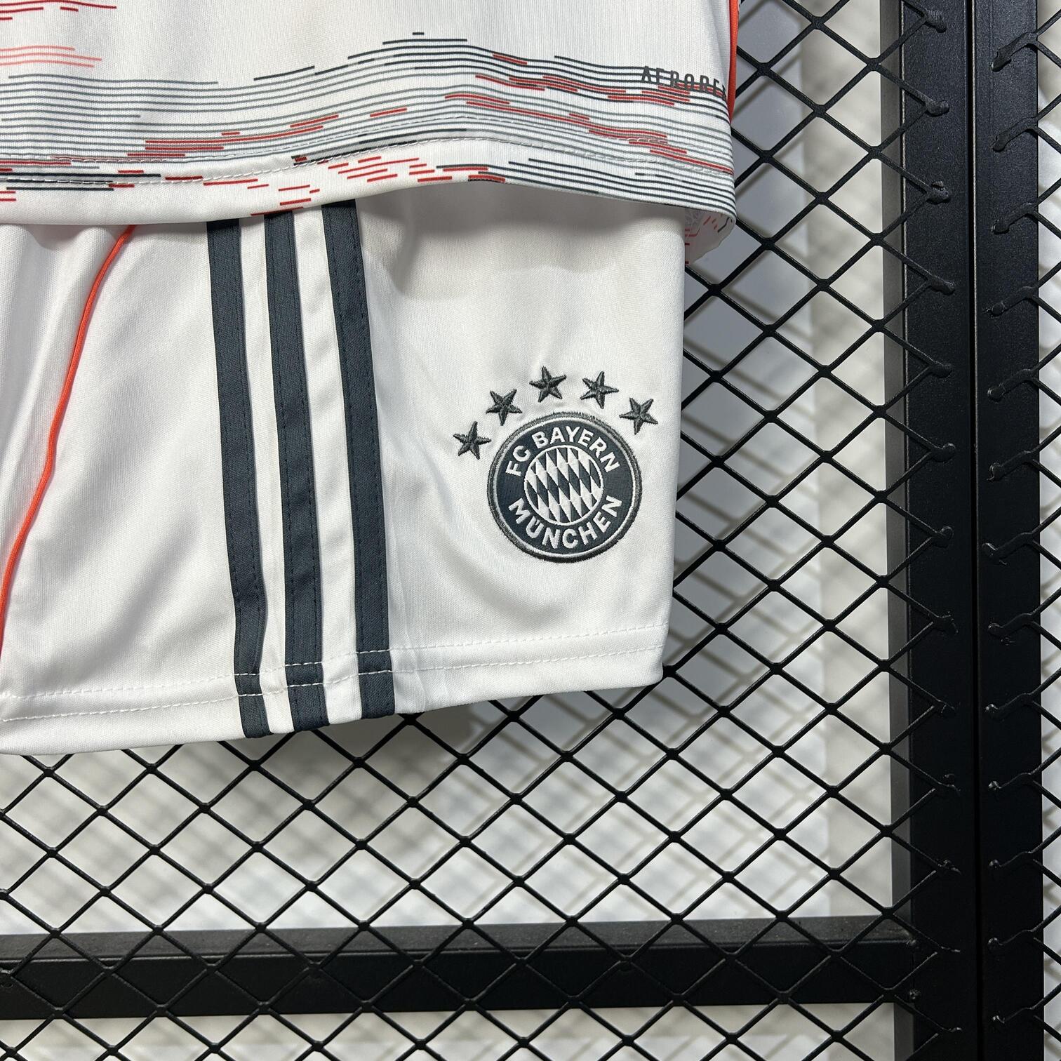 BAYERN DE MUNICH II 25/26 CONJUNTO INFANTIL